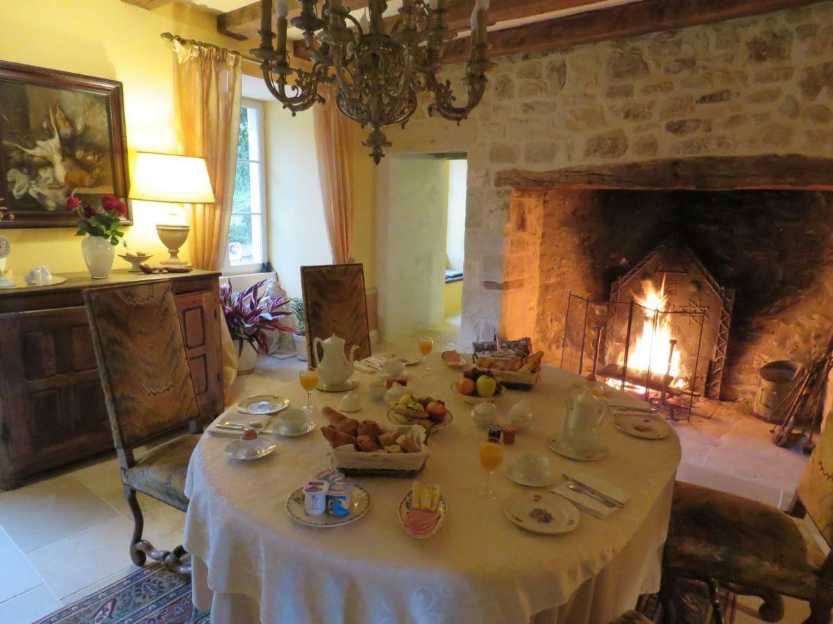 Chateau De Gaubert Bed and Breakfast Terrasson Buitenkant foto